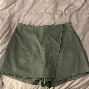 Francesca's Collections Olive Green Skorts
